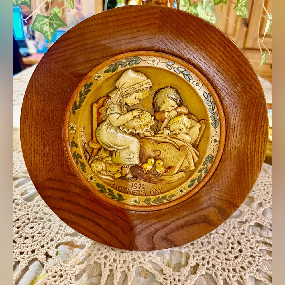 Vintage ANRI Mother's Day 1972 Collectible Plaque Wall Hanging